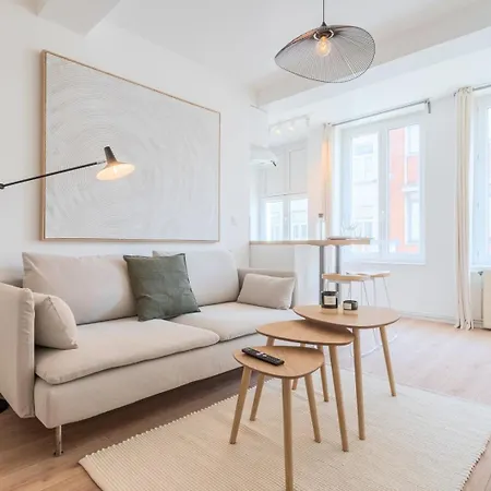דירה Beautiful Renovated In The Center Of *